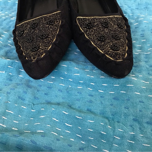 Jessica London 9 1/2 black suede kitten heels with beads and gold embroidery - Picture 3 of 5